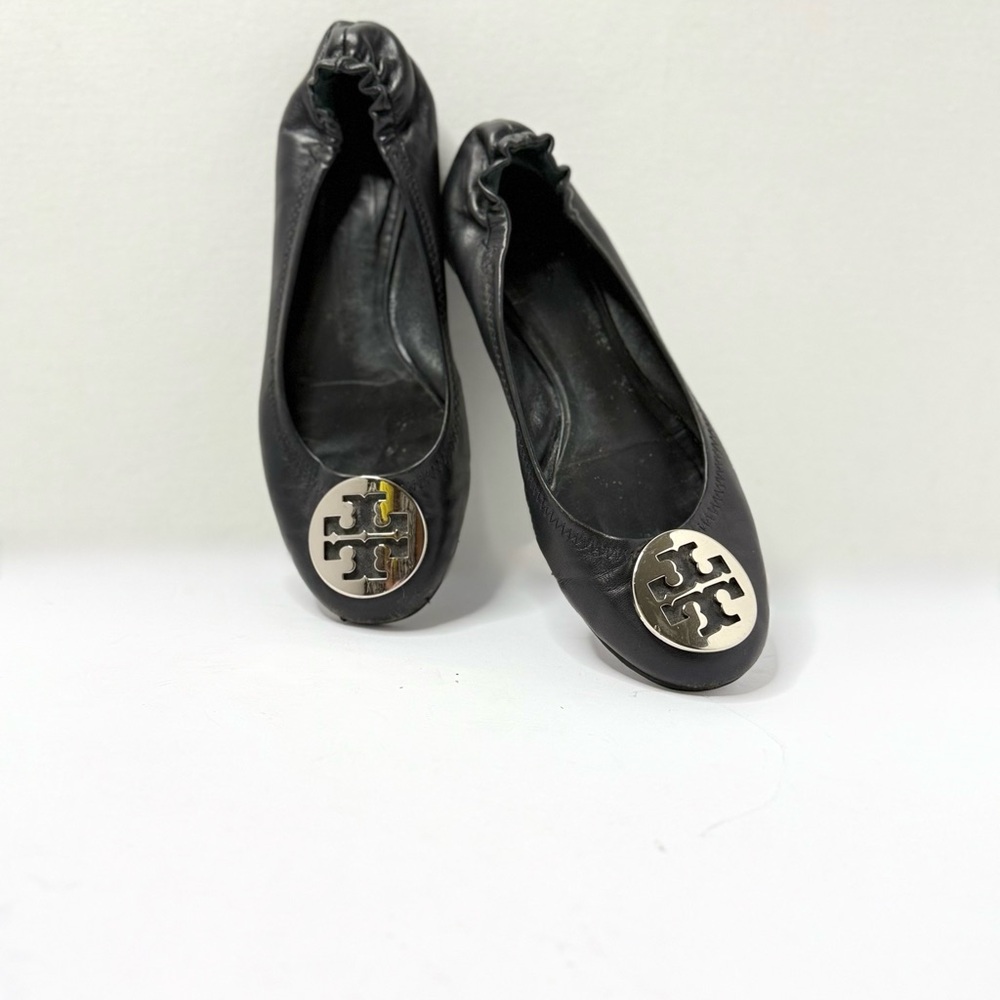 Tory Burch Black Leather Flats with Silver Logo Size 8.5 - Picture 5 of 7
